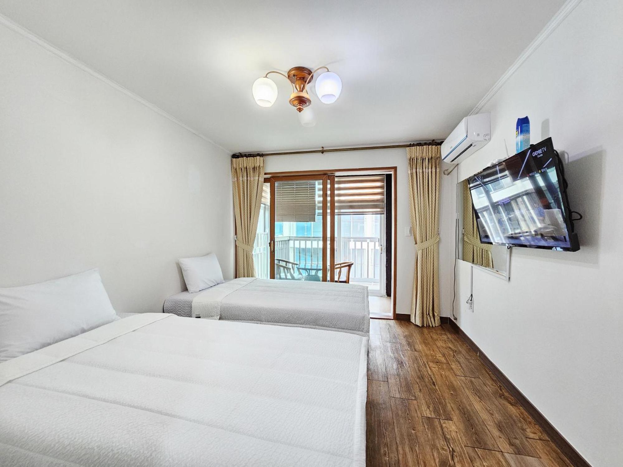 Seongsan Sunrise Pension Сеогвипо Екстериор снимка